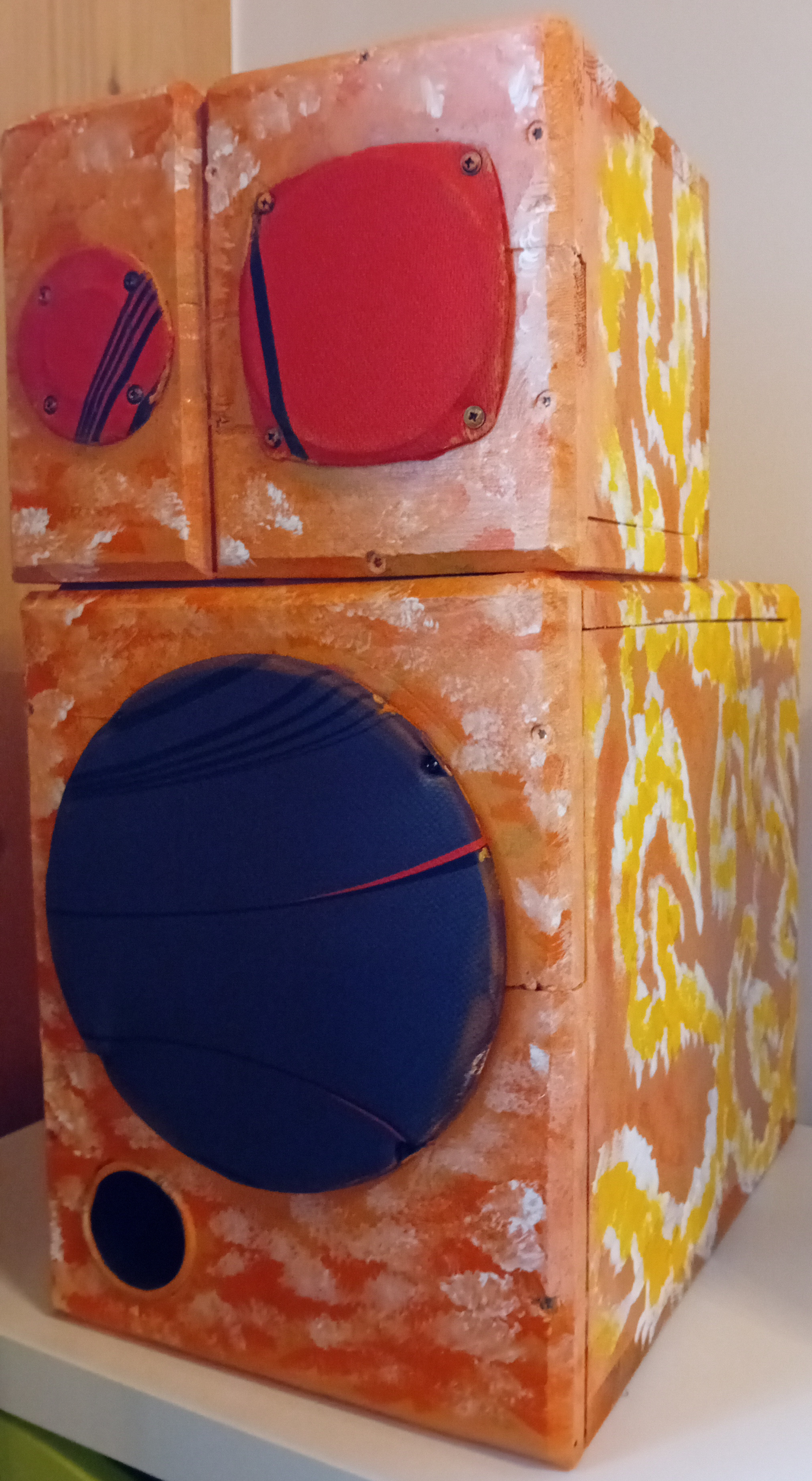 Box, 2024. Acryl auf Holz -- 40 x 60 x 80